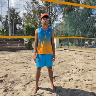 Départ lundi 12 Octobre pour le tournoi zonal de Beach-Volley qui se déroulera aux Comores le week-end prochain. Il faudra conserver le titre chez les hommes et le reconquérir chez les femmes. Allez la Réunion ! 🇷🇪